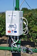 Photo : Pluviomètre, compteur et centrale d'acquisition de données SAM